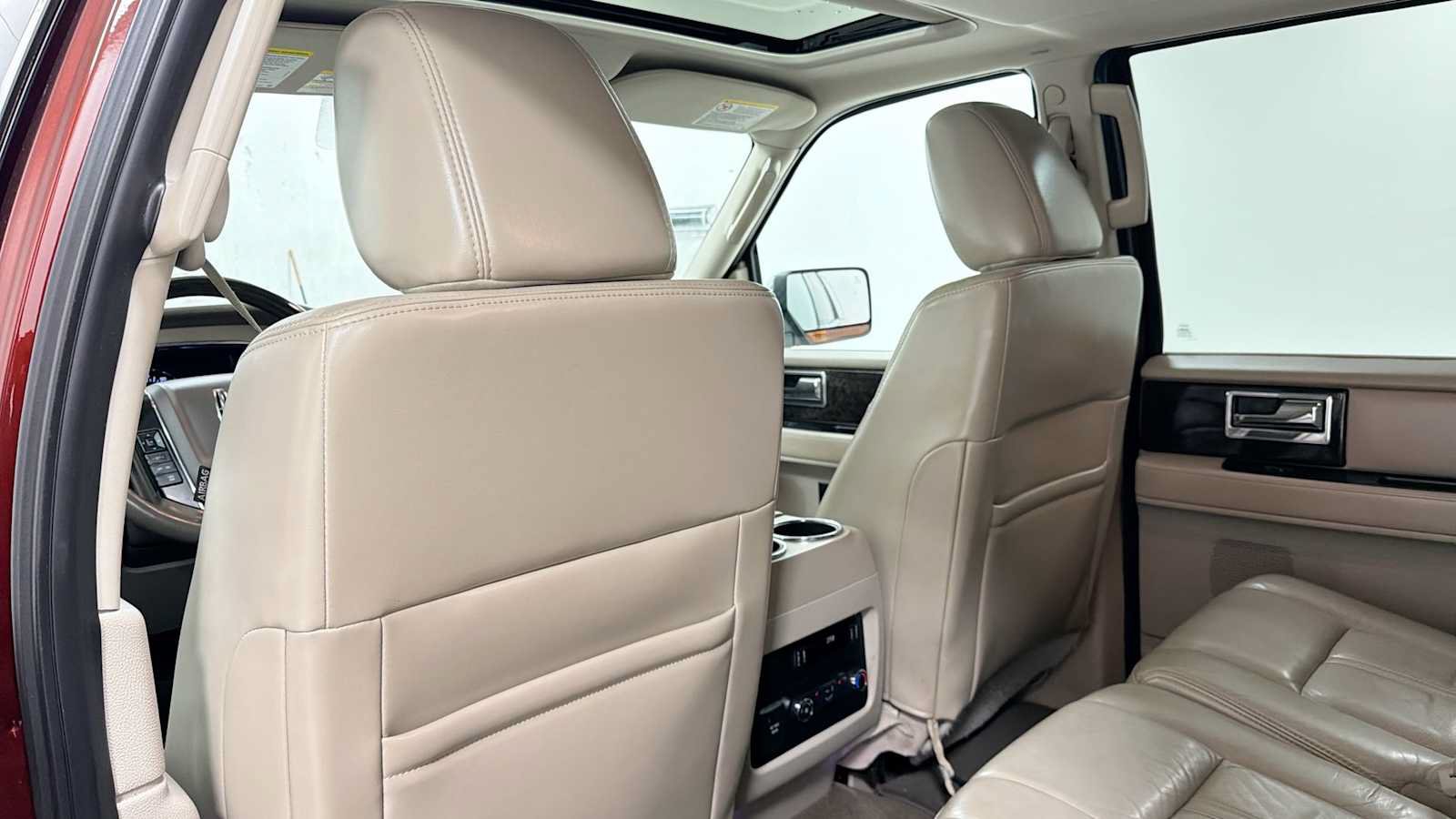Used 2015 Lincoln Navigator 4WD image 27