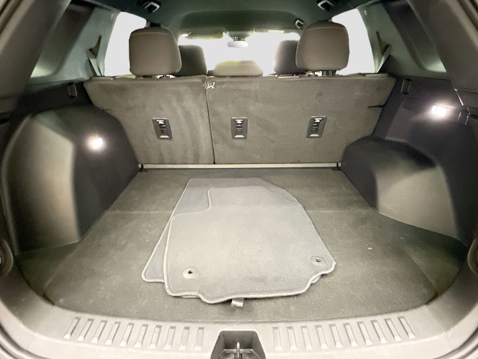 Used 2025 Chevrolet Equinox LT FWD image 28