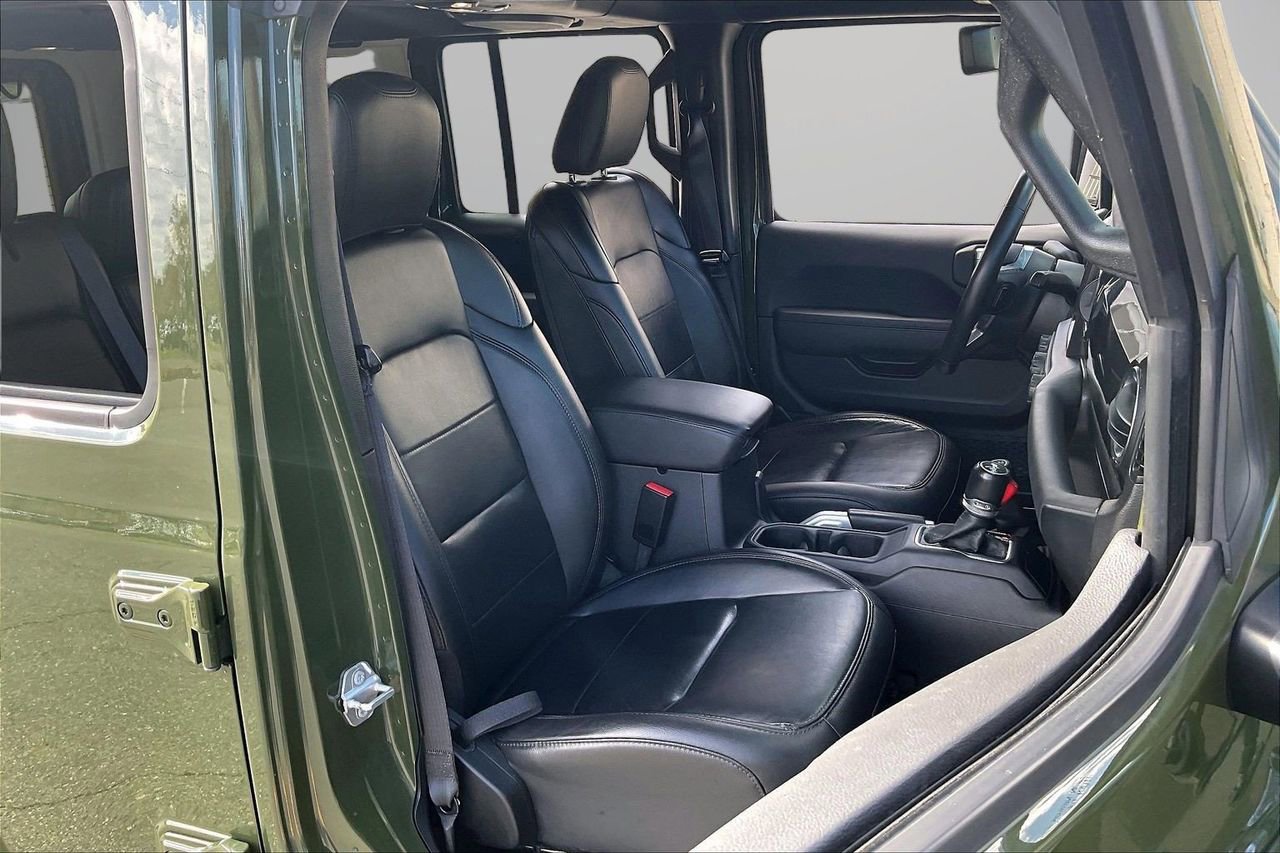 Used 2022 Jeep Wrangler Unlimited Sahara image 24
