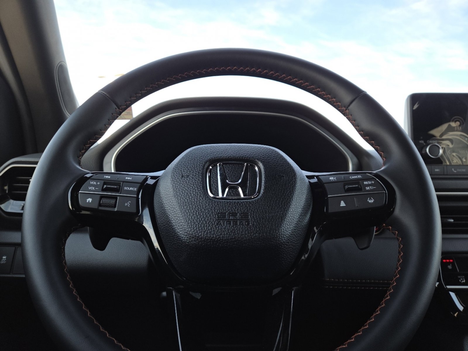 Used 2025 Honda Pilot Sport image 27