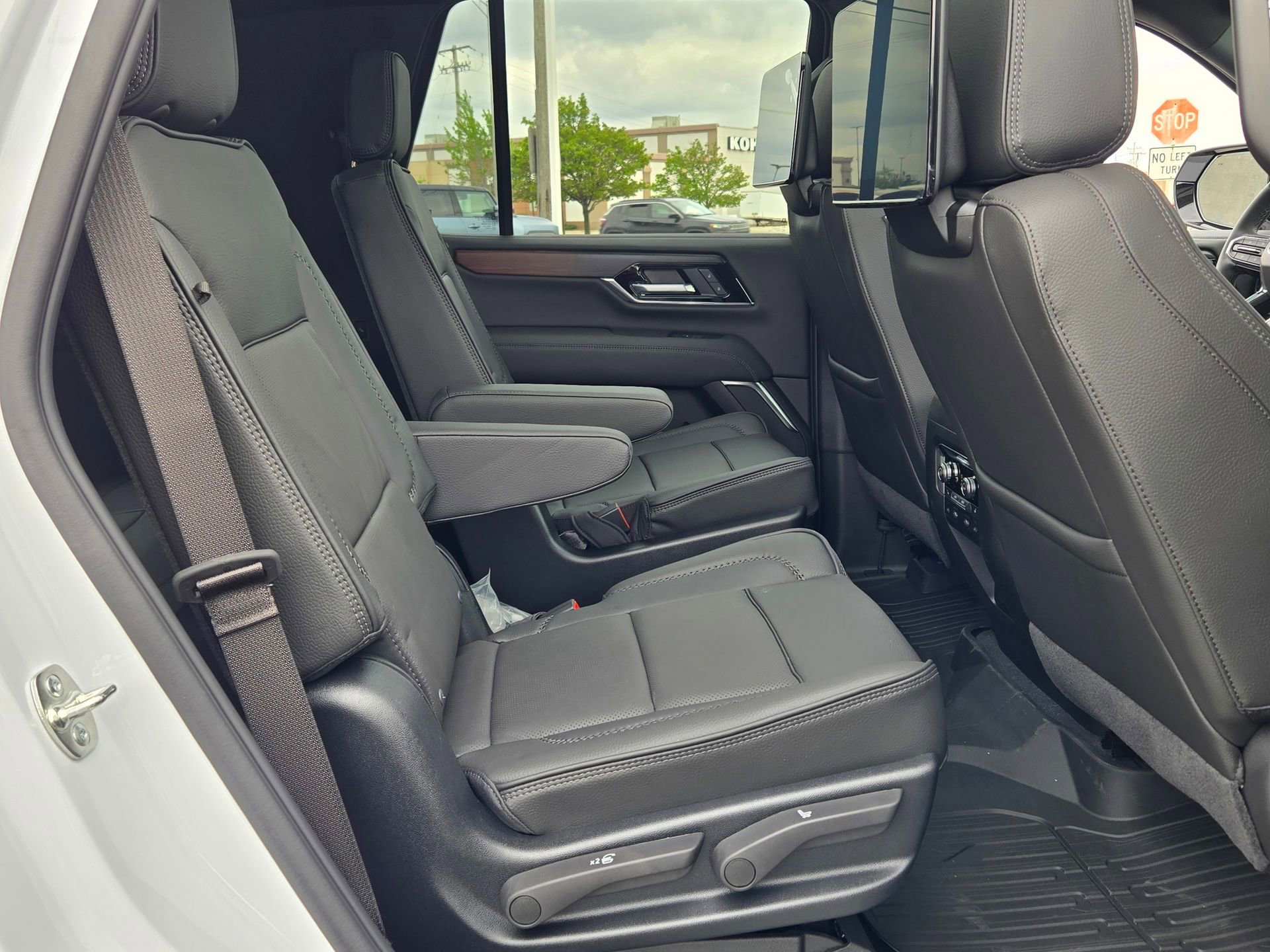 New 2026 GMC Yukon Denali w/ Denali Reserve Package AWD/4WD image 21