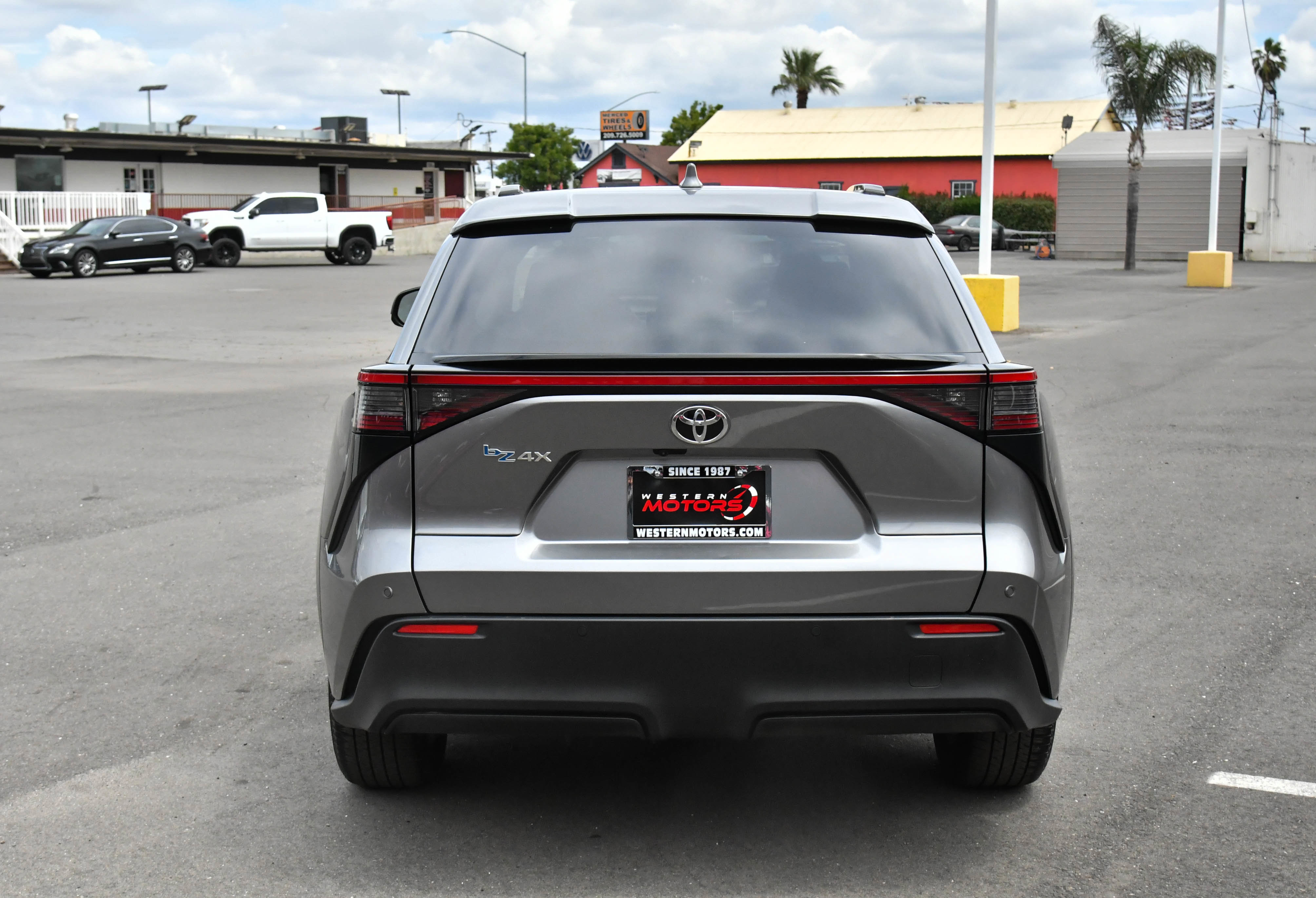 Used 2023 Toyota bZ4X FWD image 7
