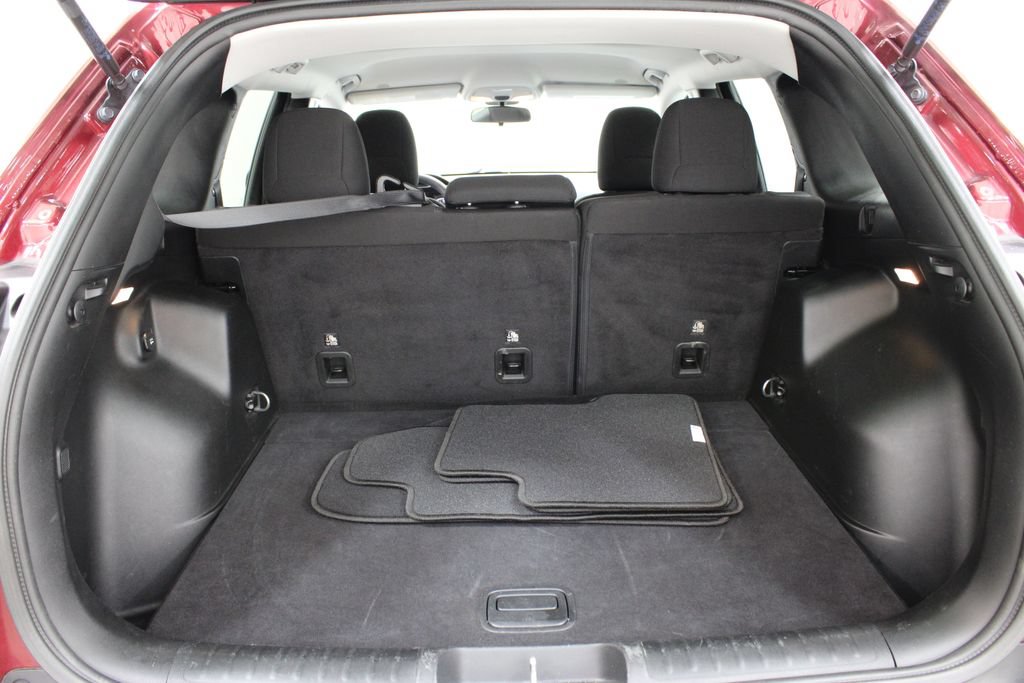 Used 2019 Jeep Cherokee Latitude w/ Popular Appearance Group FWD image 26