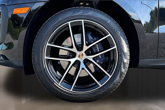 Used 2026 Porsche Macan AWD/4WD image 30