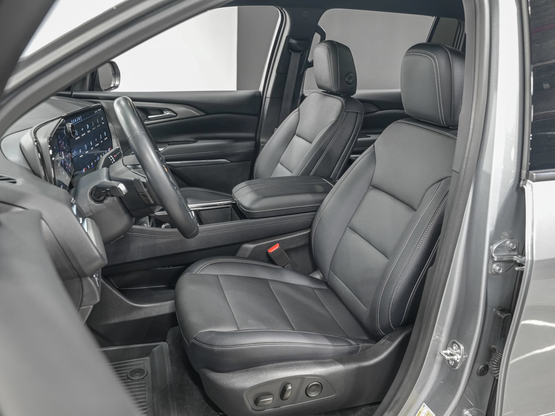 Used 2026 Chevrolet Traverse LT w/ Driver Confidence Package FWD image 16