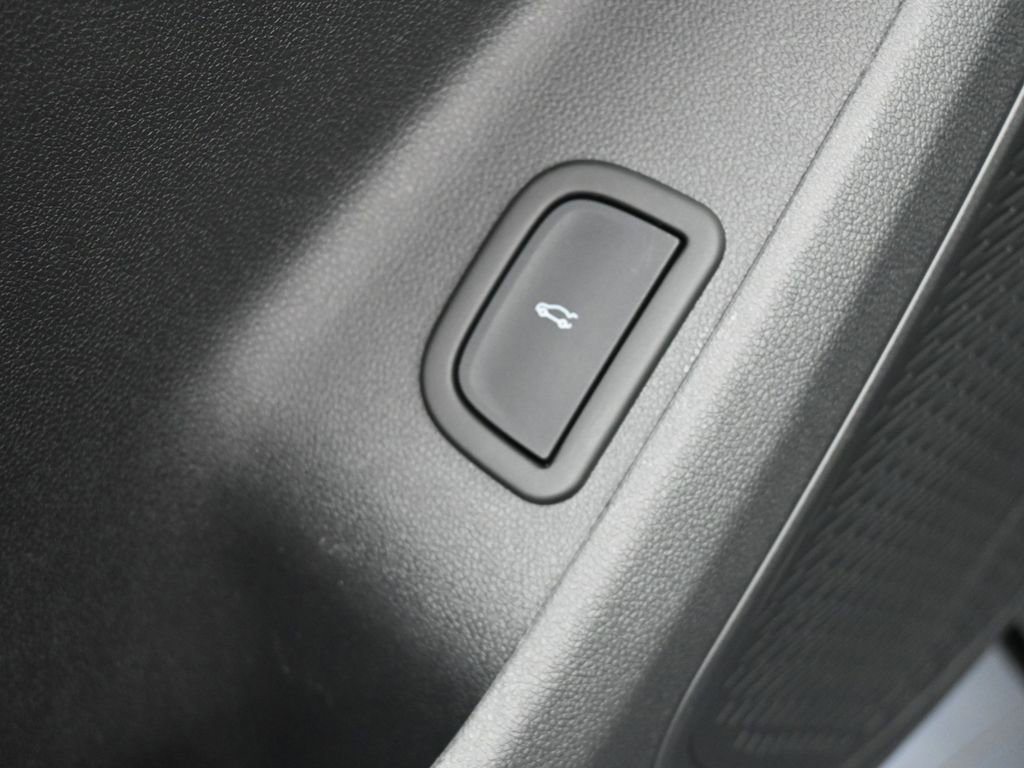 Used 2024 Chevrolet Traverse LS image 17