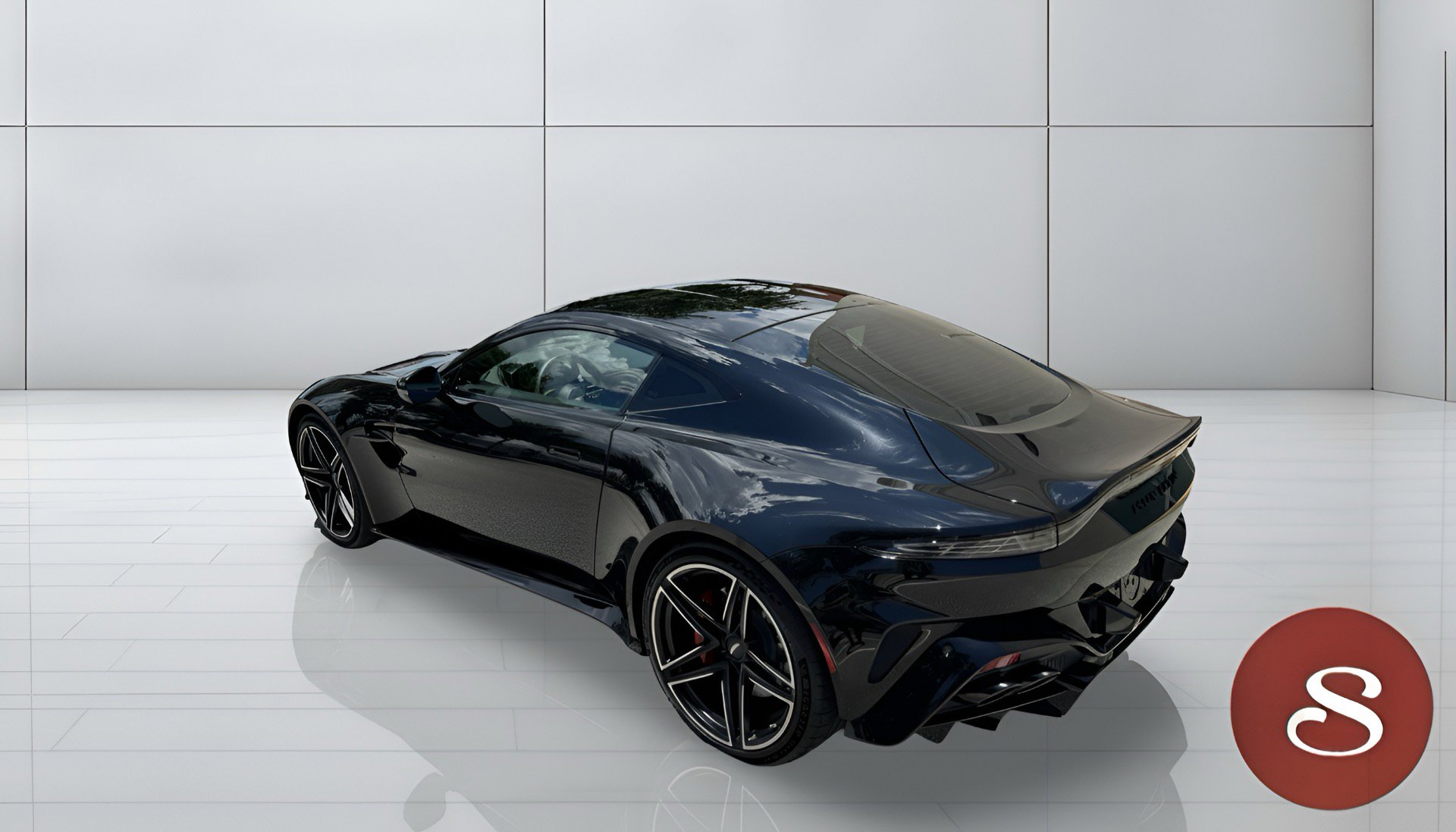 Used 2025 Aston Martin V8 Vantage Coupe RWD image 2