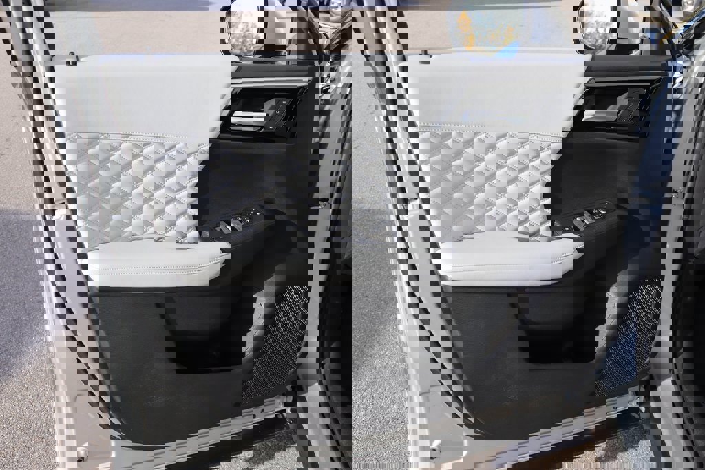 Used 2023 Mitsubishi Outlander SEL image 8