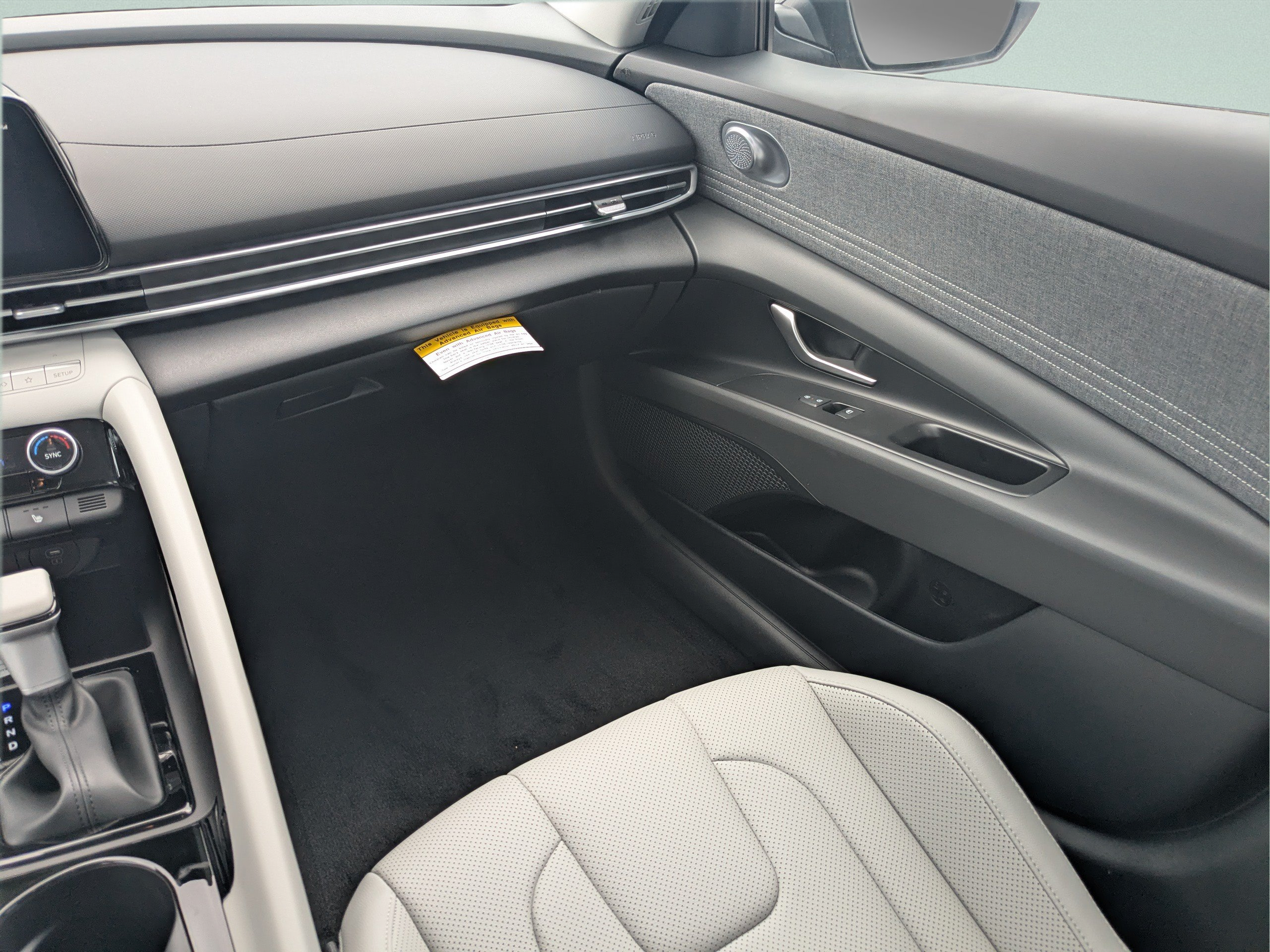 New 2026 Hyundai Elantra Limited FWD image 17