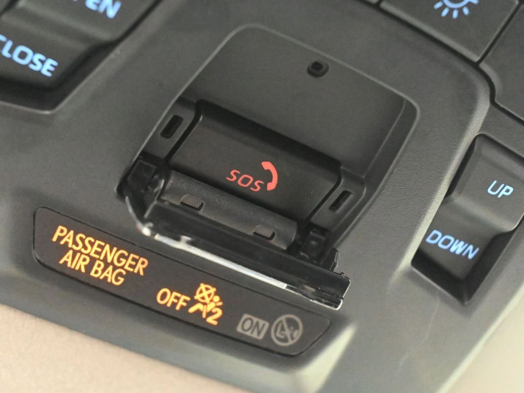 Used 2022 Toyota Corolla Cross XLE image 22