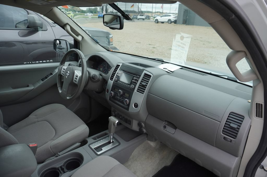Used 2014 Nissan Frontier SV w/ SV Value Truck Package AWD/4WD image 9