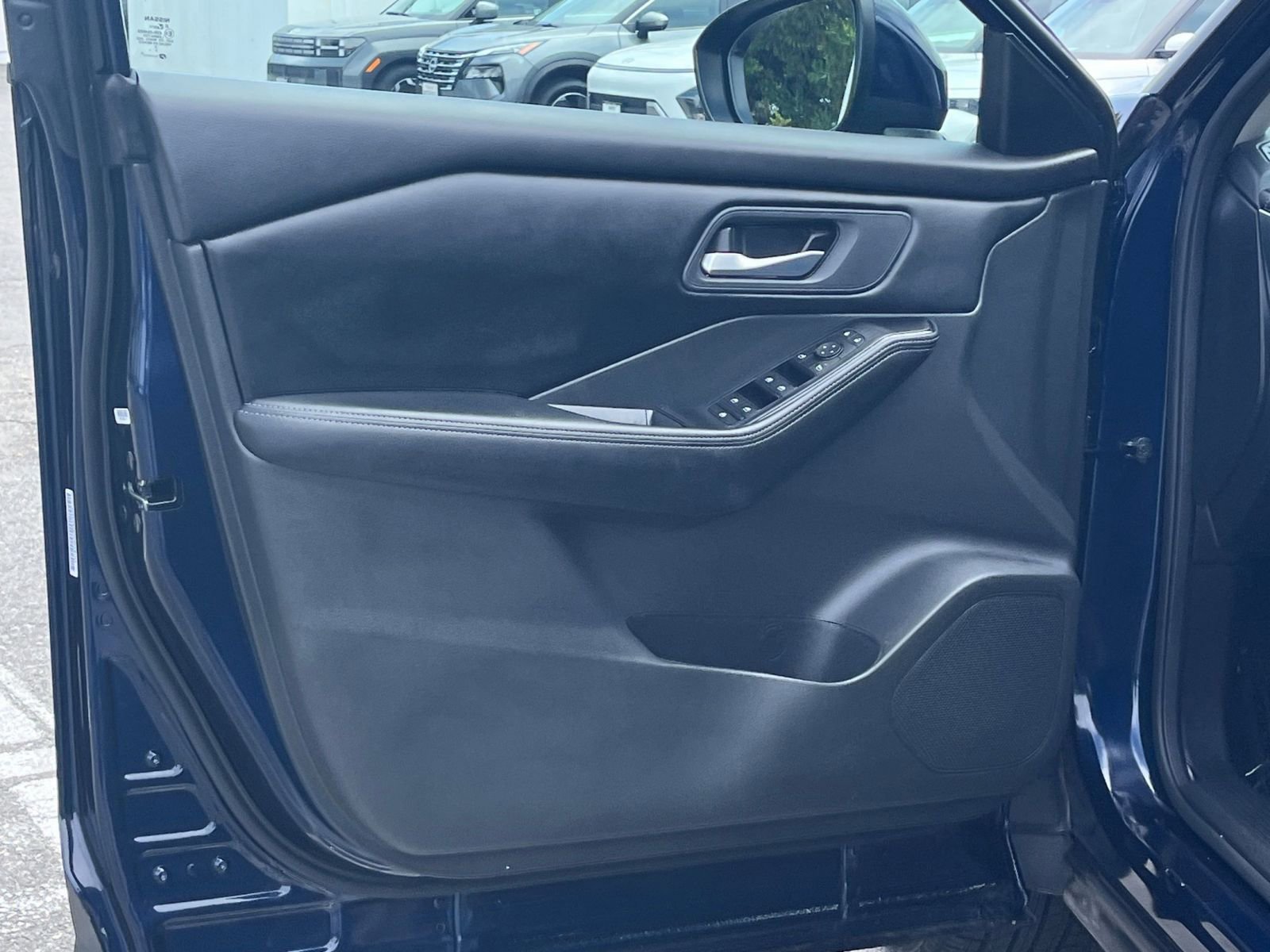 Used 2025 Nissan Rogue SV FWD image 18