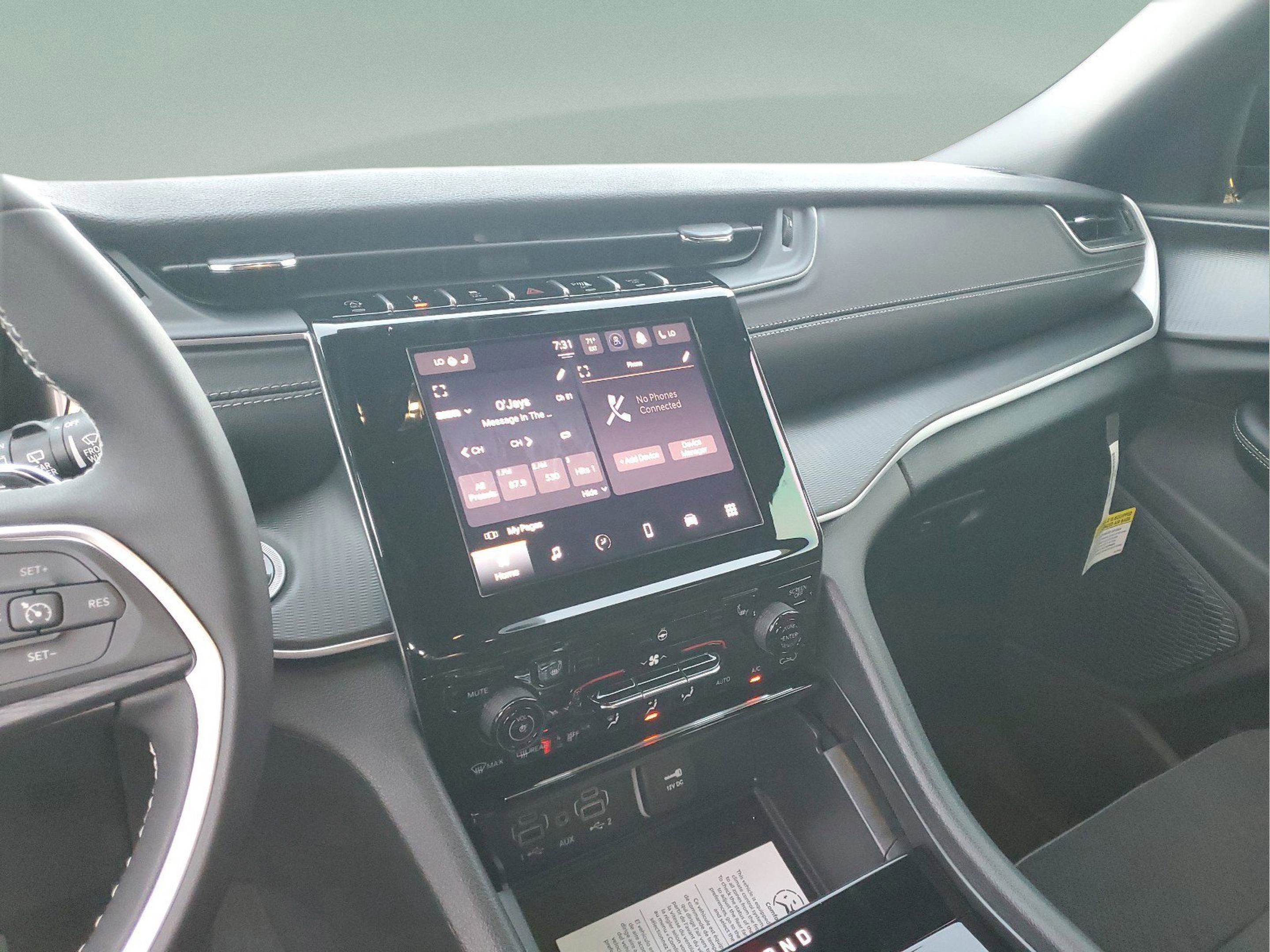 New 2025 Jeep Grand Cherokee L Altitude image 28