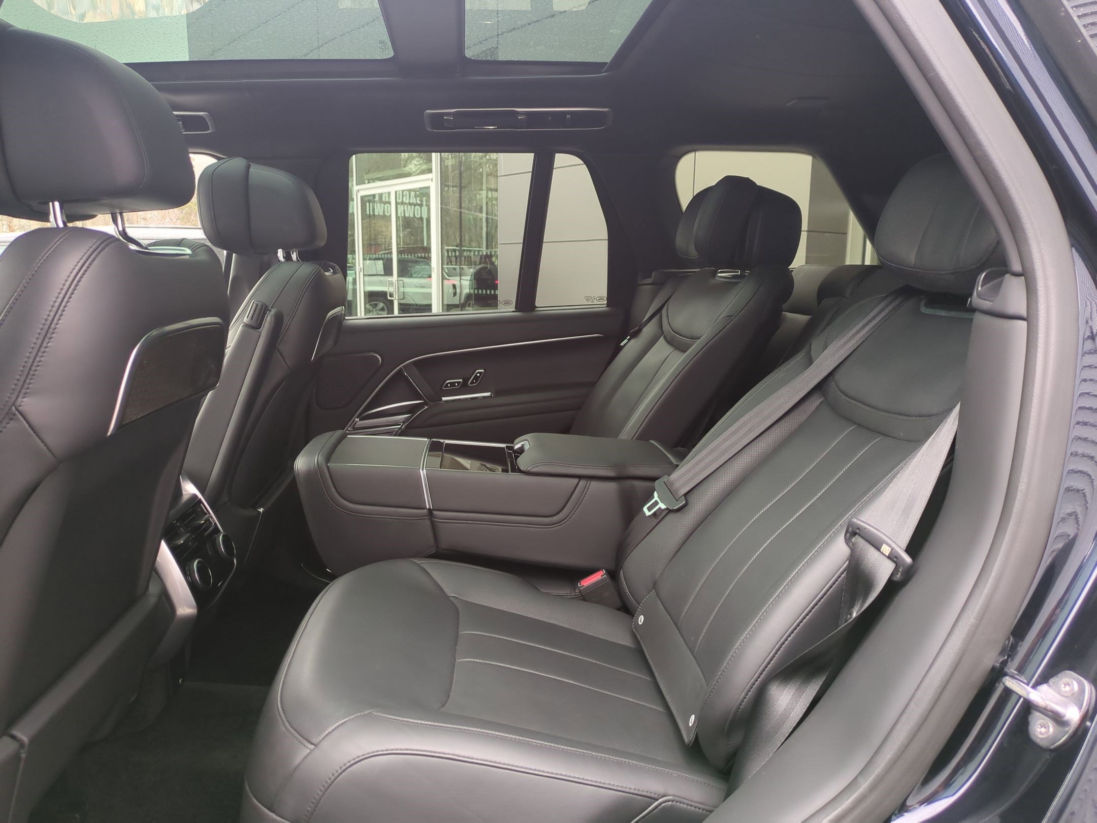 Used 2023 Land Rover Range Rover Autobiography image 28