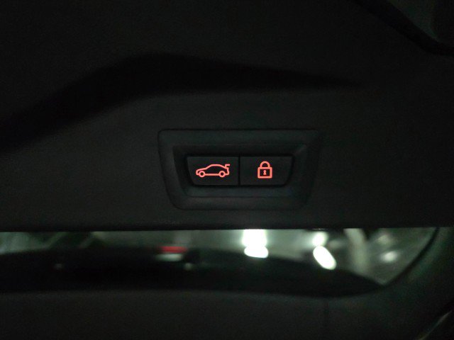 Used 2019 BMW X5 xDrive50i w/ M Sport Package image 44