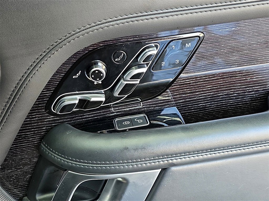 Used 2020 Land Rover Range Rover Autobiography image 26