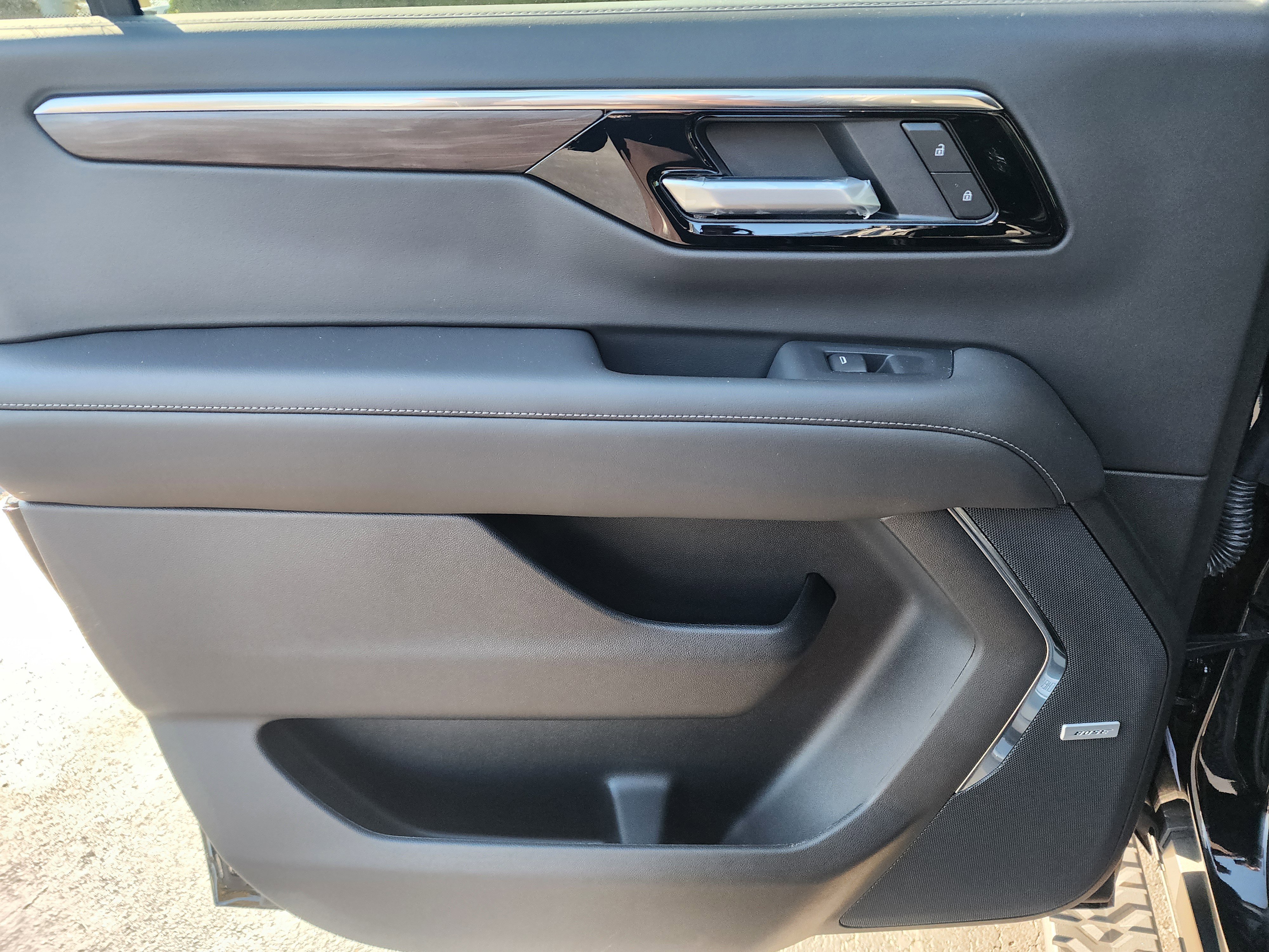 New 2026 Chevrolet Suburban Z71 w/ Comfort Package image 16