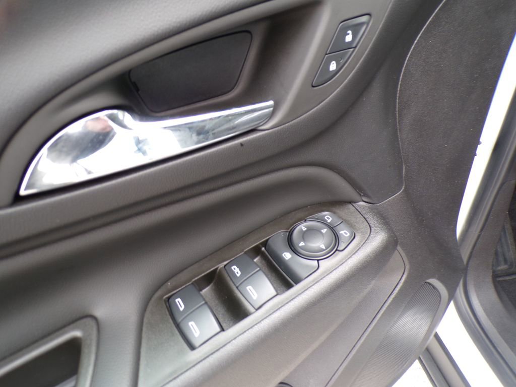 Used 2024 Chevrolet Equinox LT FWD image 22