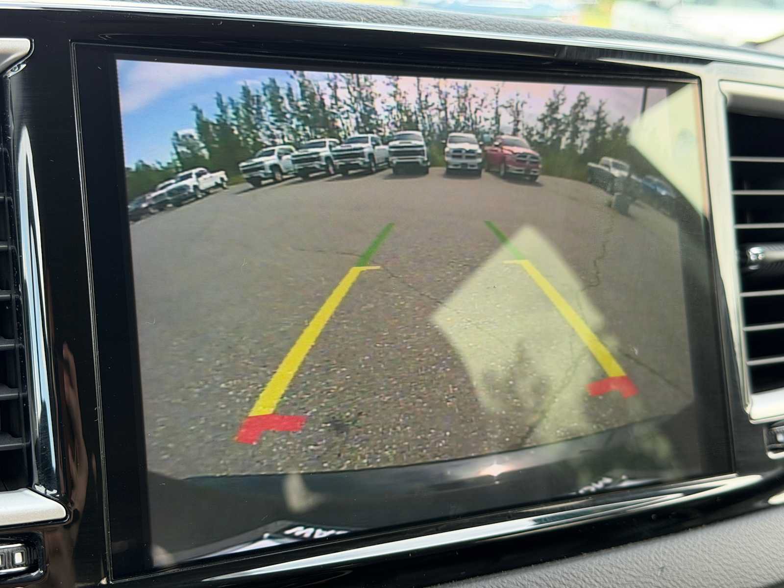 Used 2023 Chrysler Pacifica Touring-L FWD image 2