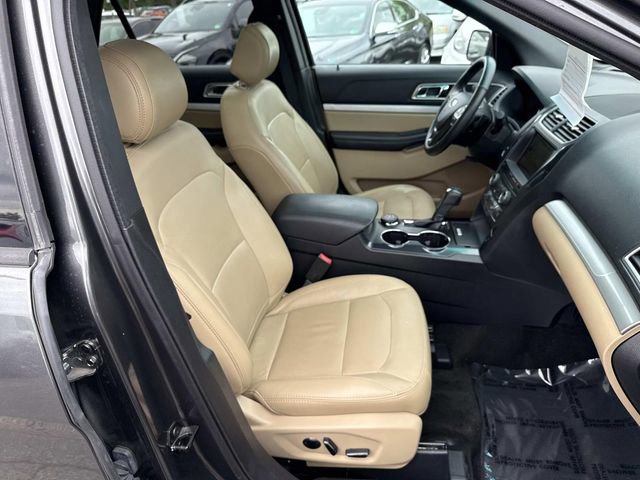 Used 2016 Ford Explorer XLT w/ Equipment Group 202A AWD/4WD image 9
