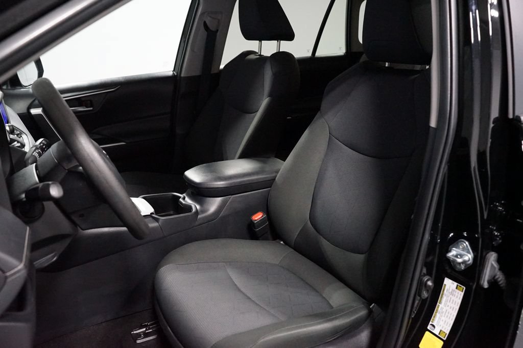 Certified 2025 Toyota RAV4 XLE FWD image 27