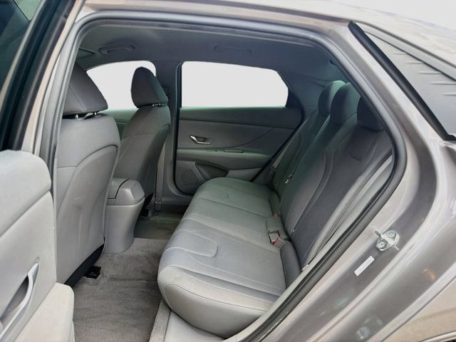 Used 2021 Hyundai Elantra SE FWD image 20