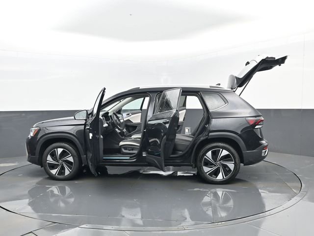 Used 2025 Volkswagen Taos SE image 30