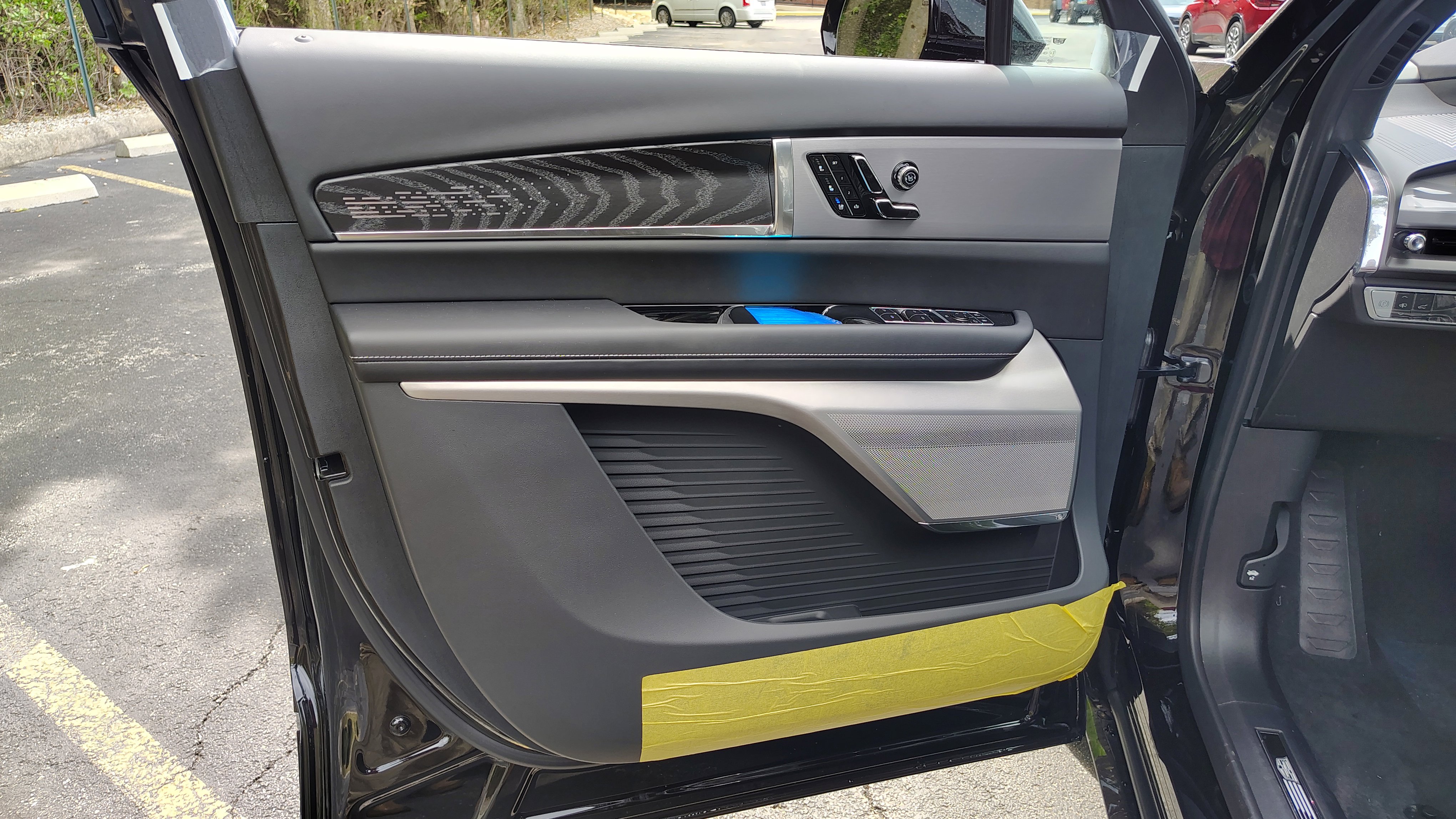 New 2026 Cadillac Vistiq Platinum w/ LPO, Floor Liner Package image 9
