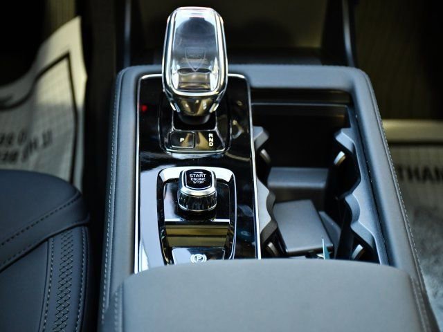 New 2026 Volvo XC90 B5 Core w/ Protection Package Premier image 25