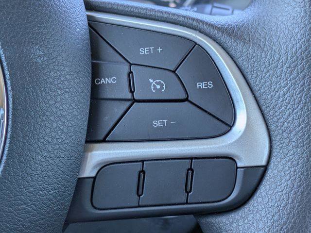 Certified 2023 Jeep Renegade Latitude AWD/4WD image 28