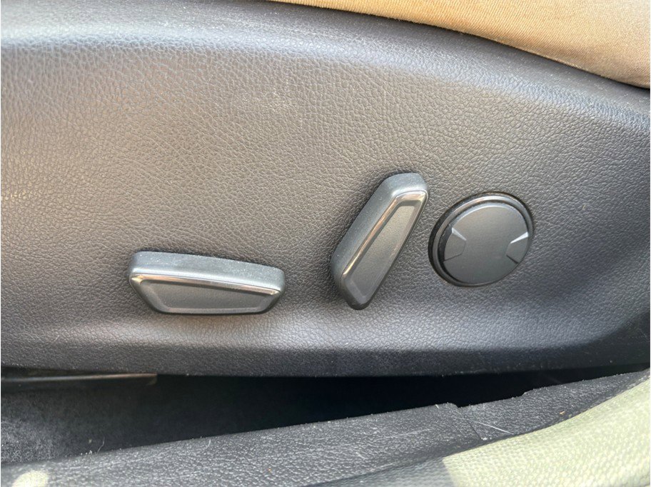 Used 2015 Ford Focus Titanium FWD image 18