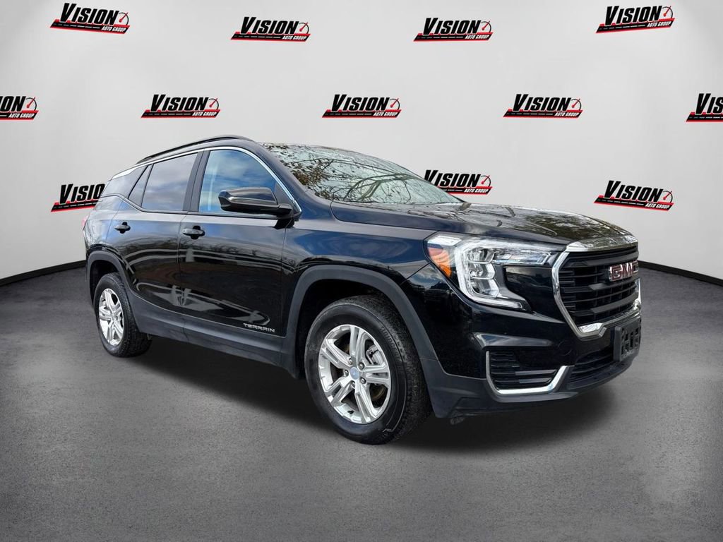 Used 2022 GMC Terrain SLE w/ Driver Convenience Package image 3