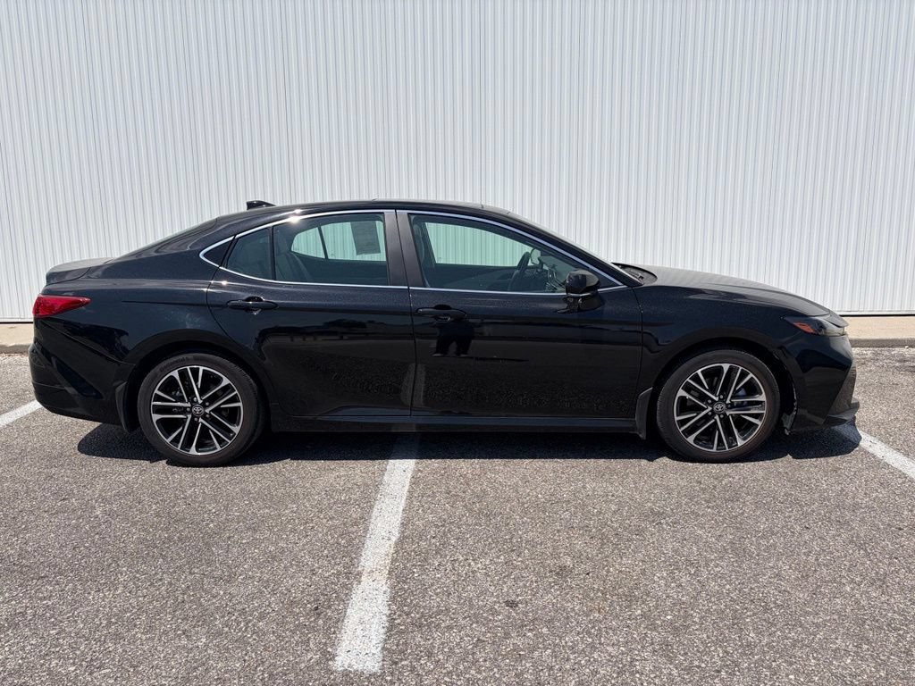 Used 2025 Toyota Camry XLE AWD/4WD image 9
