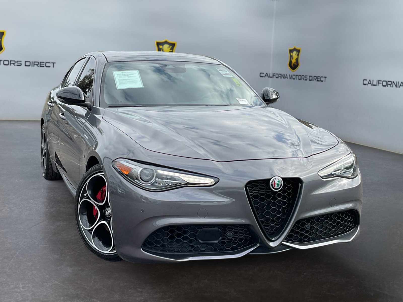 Used 2023 Alfa Romeo Giulia Veloce RWD image 3