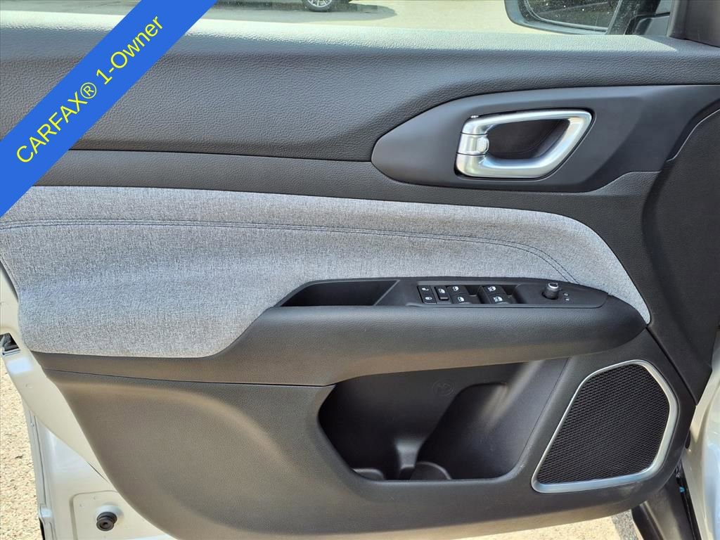 Used 2025 Jeep Compass Latitude image 16