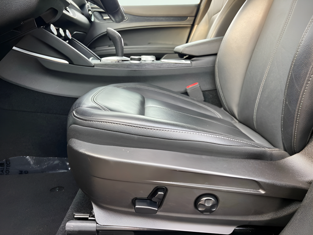 Used 2023 Alfa Romeo Stelvio Sprint RWD image 38