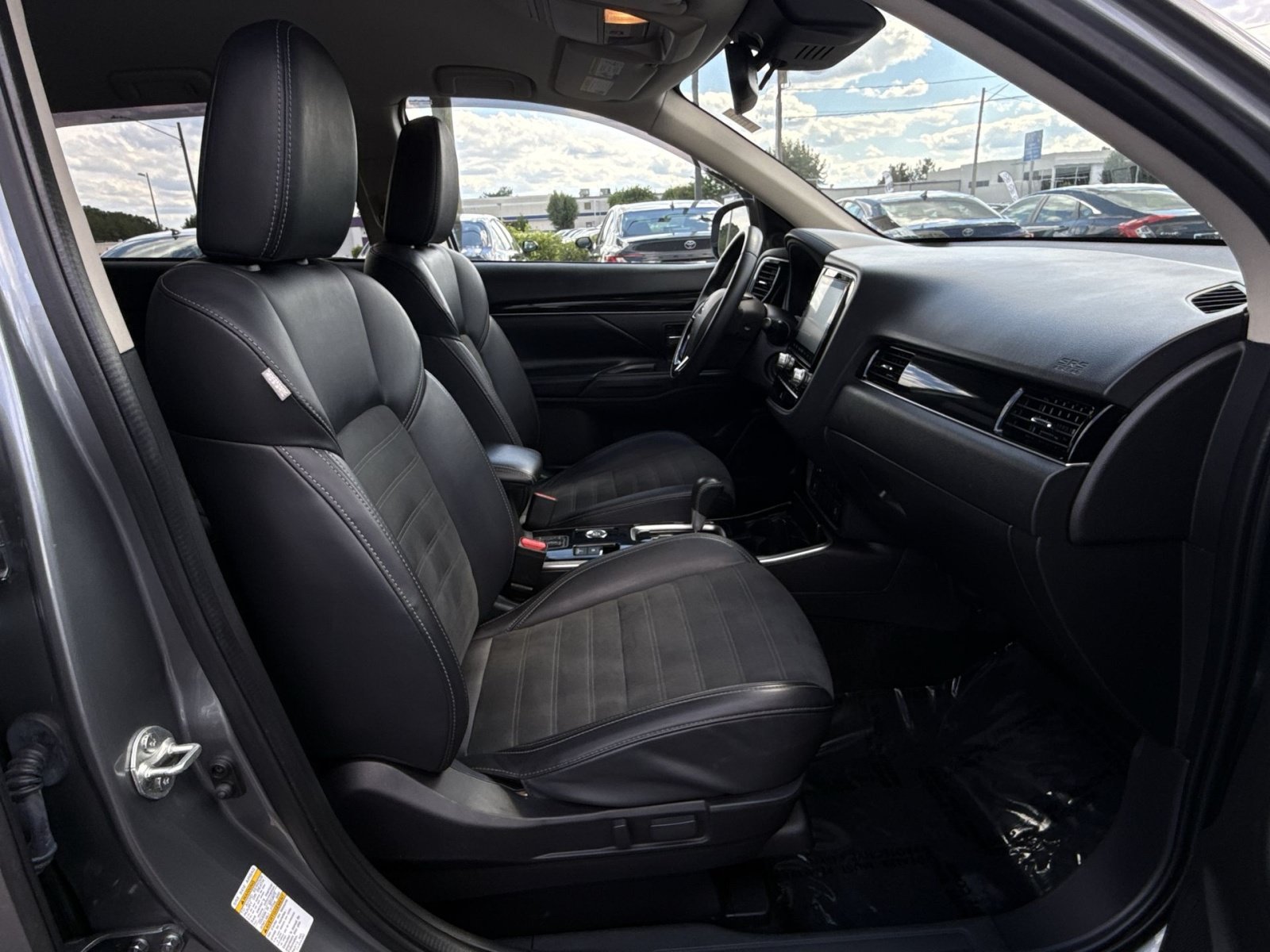 Used 2020 Mitsubishi Outlander ES AWD/4WD image 29