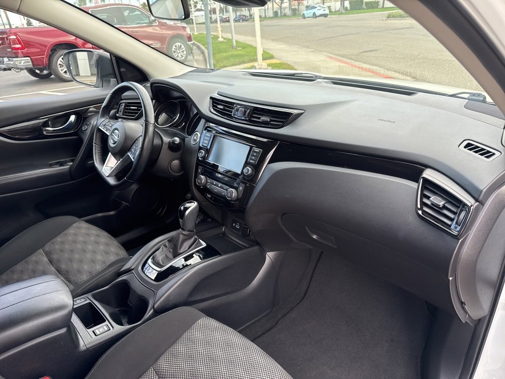Used 2022 Nissan Rogue Sport SV image 14