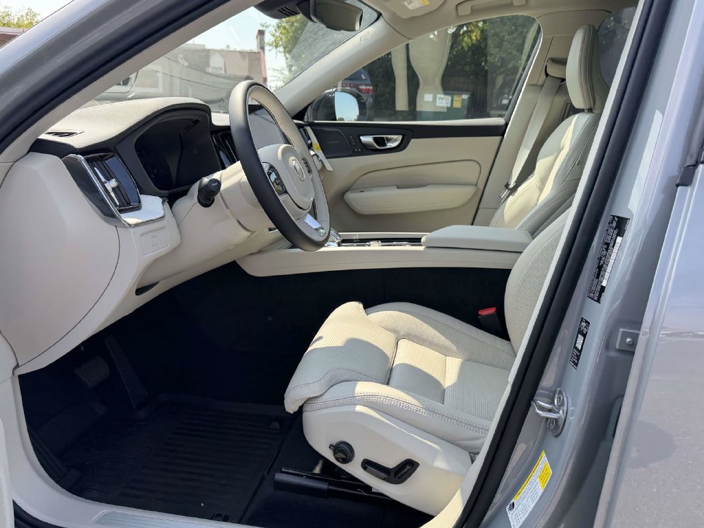New 2026 Volvo XC60 B5 Ultra w/ Protection Package Premier AWD/4WD image 15