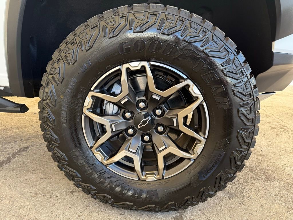 Used 2024 Chevrolet Colorado ZR2 w/ ZR2 Convenience Package III image 11