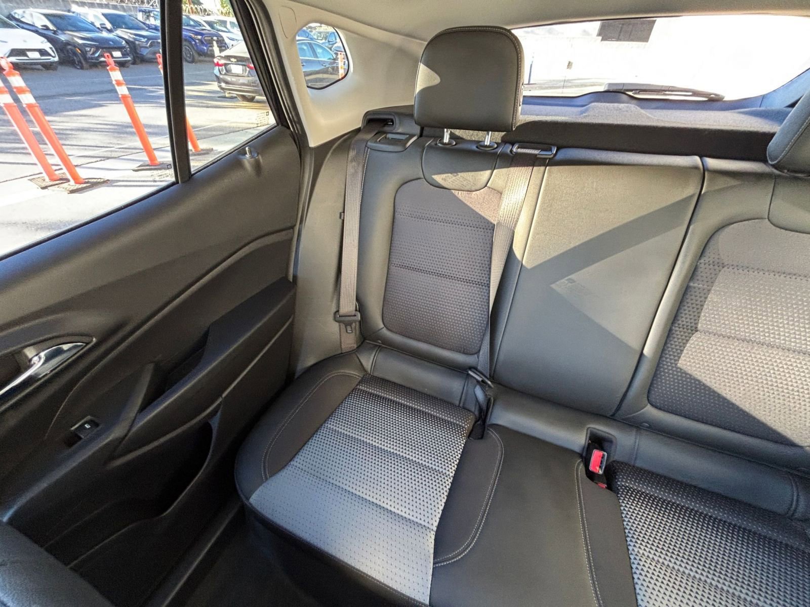 Used 2025 Chevrolet Trax LT w/ LT Convenience Package image 39