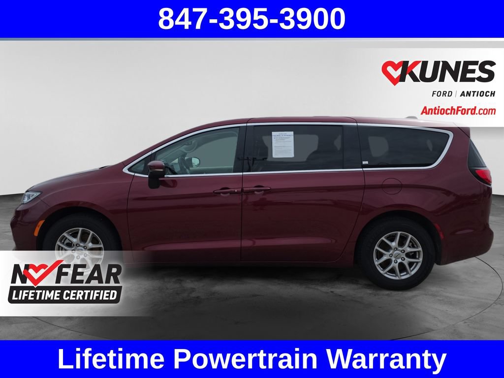 Used 2023 Chrysler Pacifica Touring-L FWD image 5