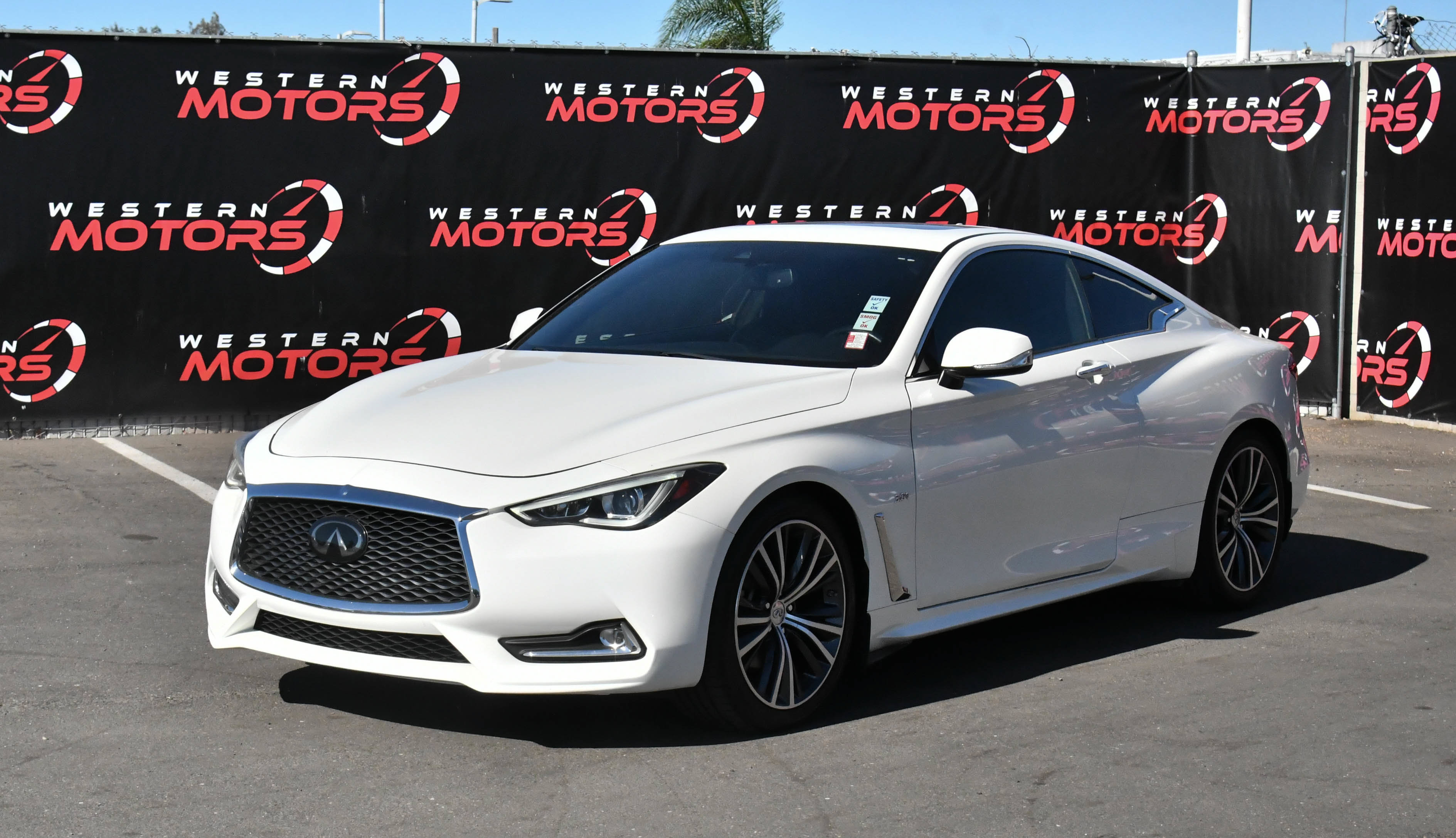 Used 2019 INFINITI Q60 3.0t Luxe w/ Essential Package RWD image 3