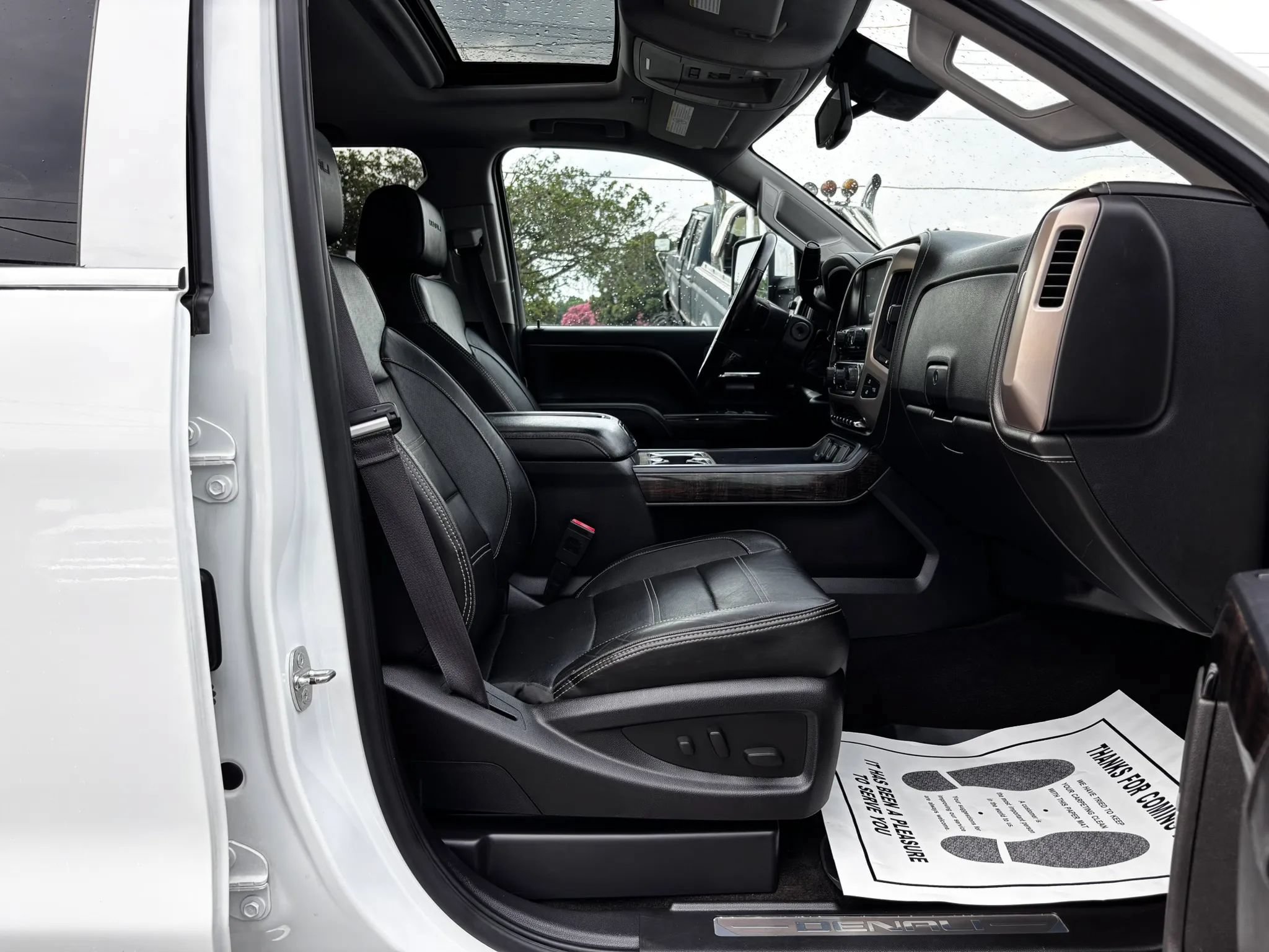 Used 2015 GMC Sierra 2500 Denali w/ Duramax Plus Package AWD/4WD image 31