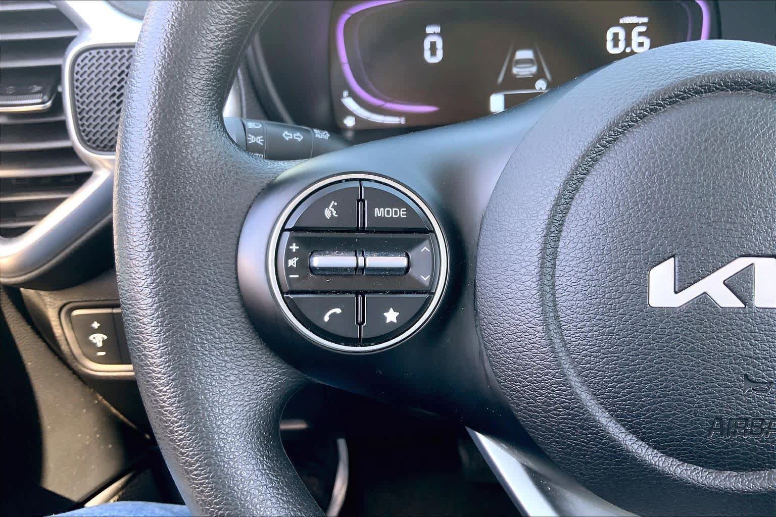 Used 2025 Kia Soul LX w/ LX Technology Package FWD image 24
