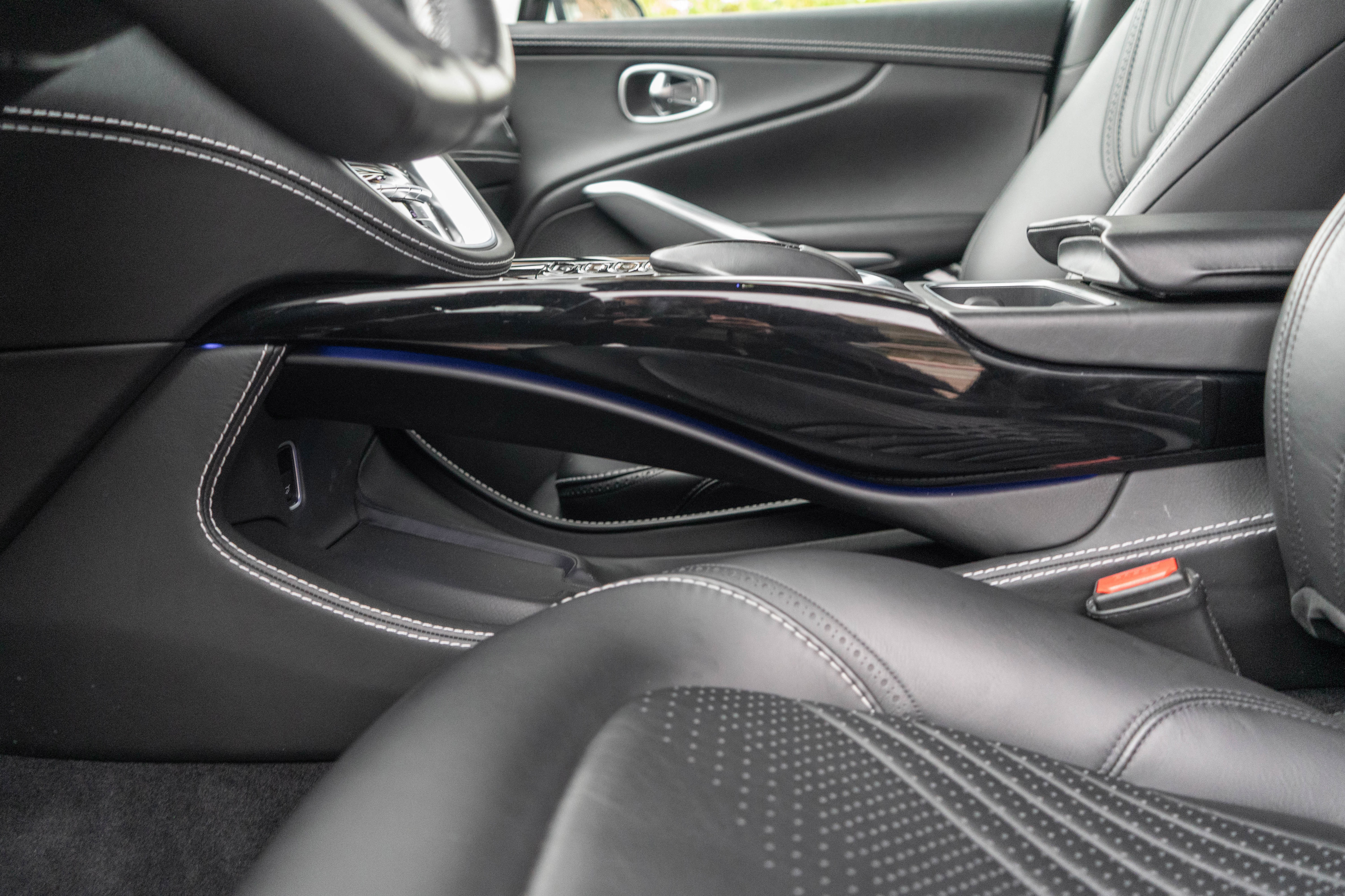 Used 2021 Aston Martin DBX image 26