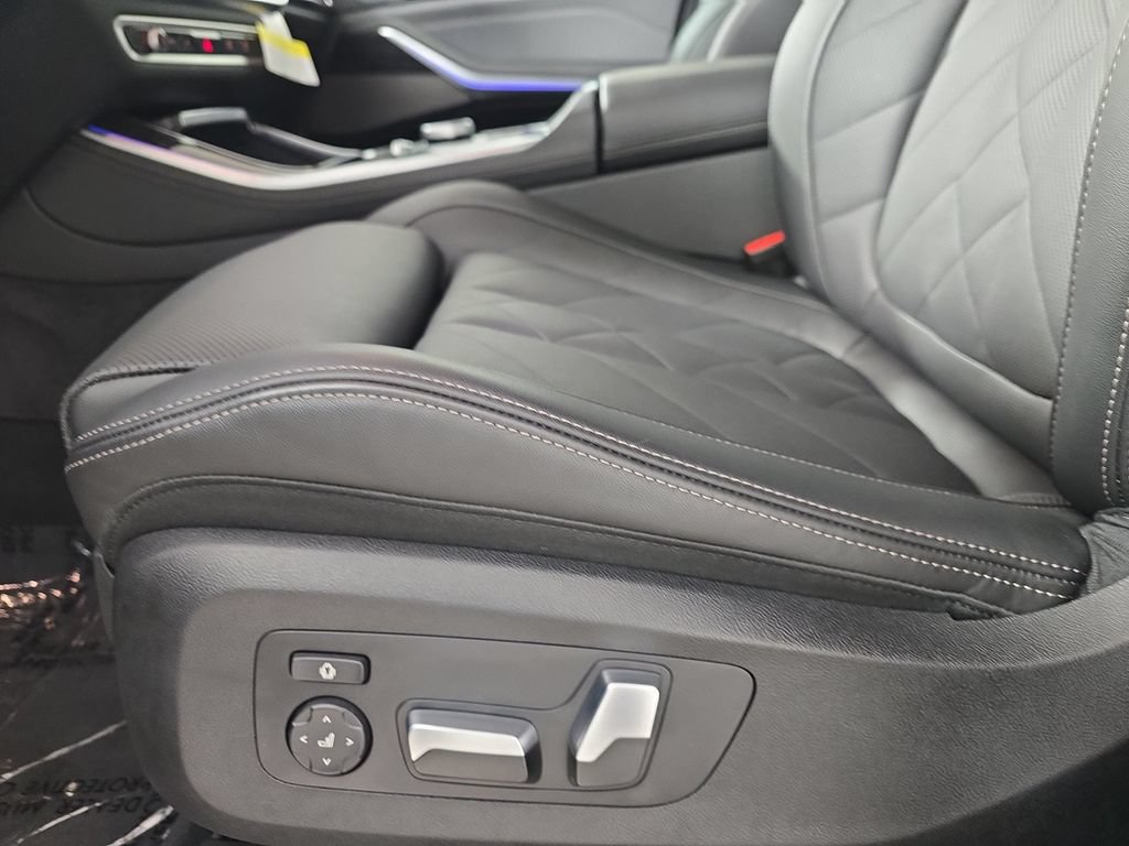 Used 2026 BMW X5 xDrive40i w/ M Sport Package AWD/4WD image 32