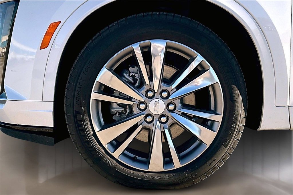 Used 2025 Cadillac XT6 Premium Luxury image 8