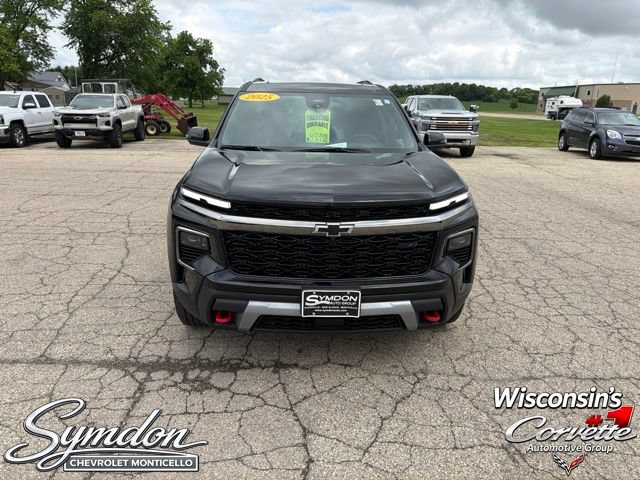 Used 2025 Chevrolet Traverse Z71 w/ LPO, Illumination Package AWD/4WD image 9