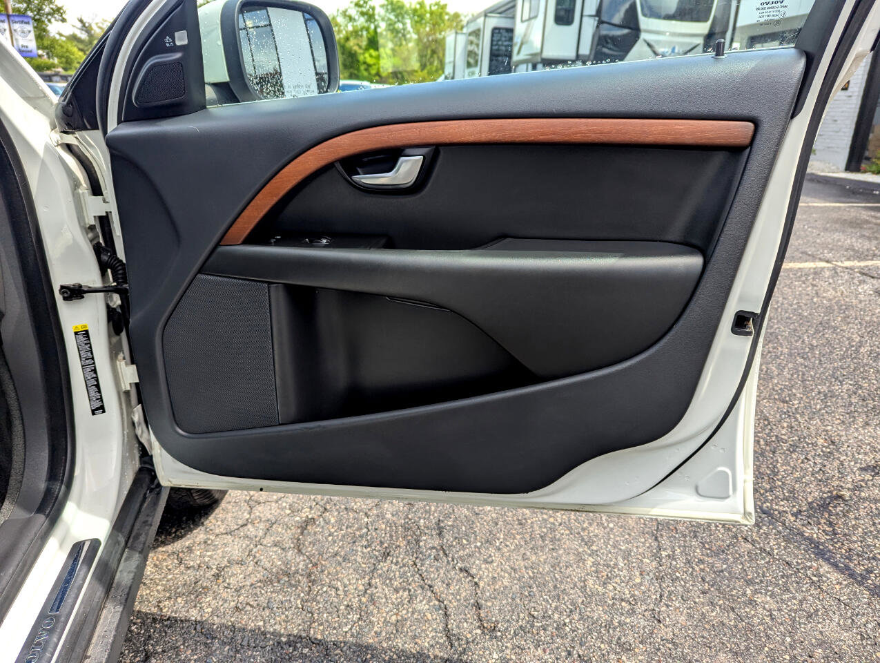 Used 2010 Volvo XC70 3.2 image 31